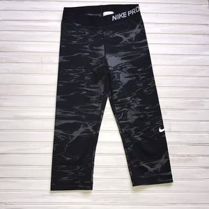 Nike Pro capris